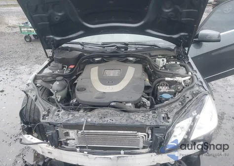 2011 Mercedes-Benz E 550 z USA, uszkodzony, nr VIN WDDHF7CB7BA411826